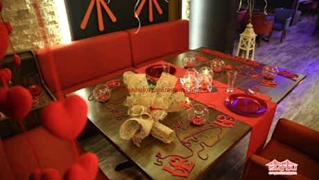 Kumaş Rafya Süsleme Çiçek Süsleme Evlenme Teklifi Organizasyonu İstanbul Organizasyon