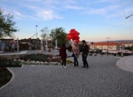 Kırmızı Kalpli Uçan Balonların Eş Adayına Takdim Edildiği An