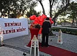 Evlilik Teklifinin Sarılarak Kutlandığı Anlar İstanbul Organizasyon