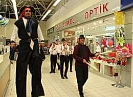 Alışveriş Merkezi Etkinlikleri Tahta Bacak Gösterisi Jonglör Temini İstanbul Organizasyon