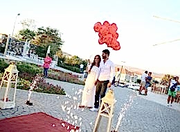 Yer Volkanları ve Uçan Balonlar Eşliğinde Sürpriz Evlenme Teklifi Organizasyonu Alaçatı