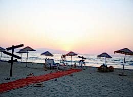 Deniz Kenarında Retro Vintage Dekorla Evlilik Teklifi Organizasyonu