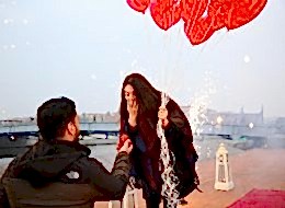 Kırmızı Kalpli Uçan Balonlarla Evlenme Teklifi Organizasyonu İstanbul