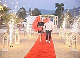 Kuşadası Kumsalda Sürpriz Evlilik Teklifi Organizasyonu