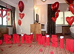 Benimle Evlenir Misin Yazılı Strafor Harfler ile Evlilik Teklifi Organizasyonu