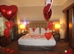 Denizci Fenerleri ve Uçan Balonlar Eşliğinde Sürpriz Evlilik Teklifi Organizasyonu