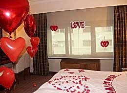 Oda Süsleme ve Sürpriz Evlilik Teklifi Organizasyonu İstanbul Organizasyon