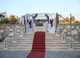 Özel Dekorlar ile Süsleme Hizmeti Kapı Takı Temini Kırmızı Halı Kiralama İstanbul Organizasyon