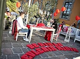 İzmir Uçan Balonlar Eşliğinde Restoranda Evlilik Organizasyonu