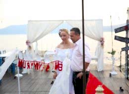 Romantik Evlilik Teklifi Organizasyonunda Fotoğrafların İncelendiği Anlar