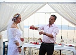 Şampanya Patlatarak Evlilik Teklifinin Kutlandığı Dakikalar