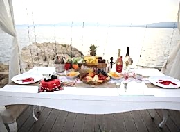 Masa Süsleme ve İskelede Romantik Evlilik Teklifi Organizasyonu İstanbul