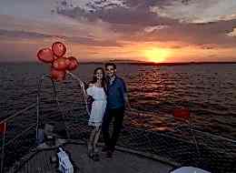 Gün Batımında Teknede Evlilik Teklifi Organizasyonu